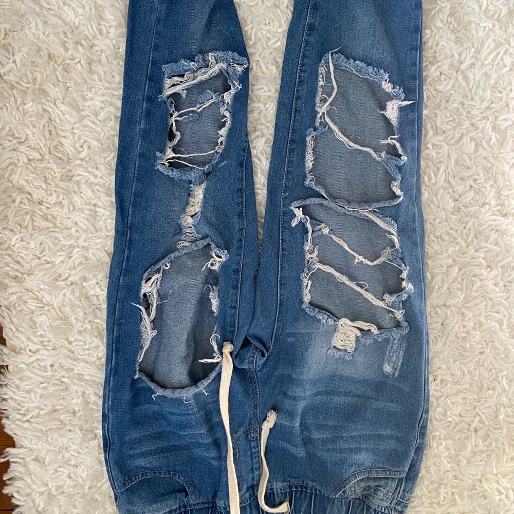 Ripped jogger jeans